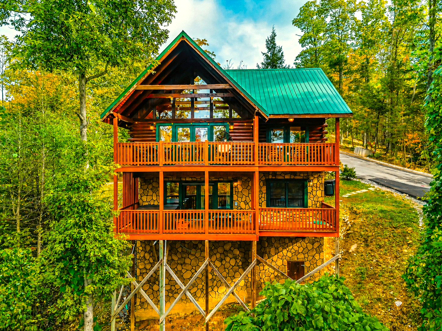 Charming Cabin Rental in Gatlinburg TN w/ Hot Tub | Sleeps 8